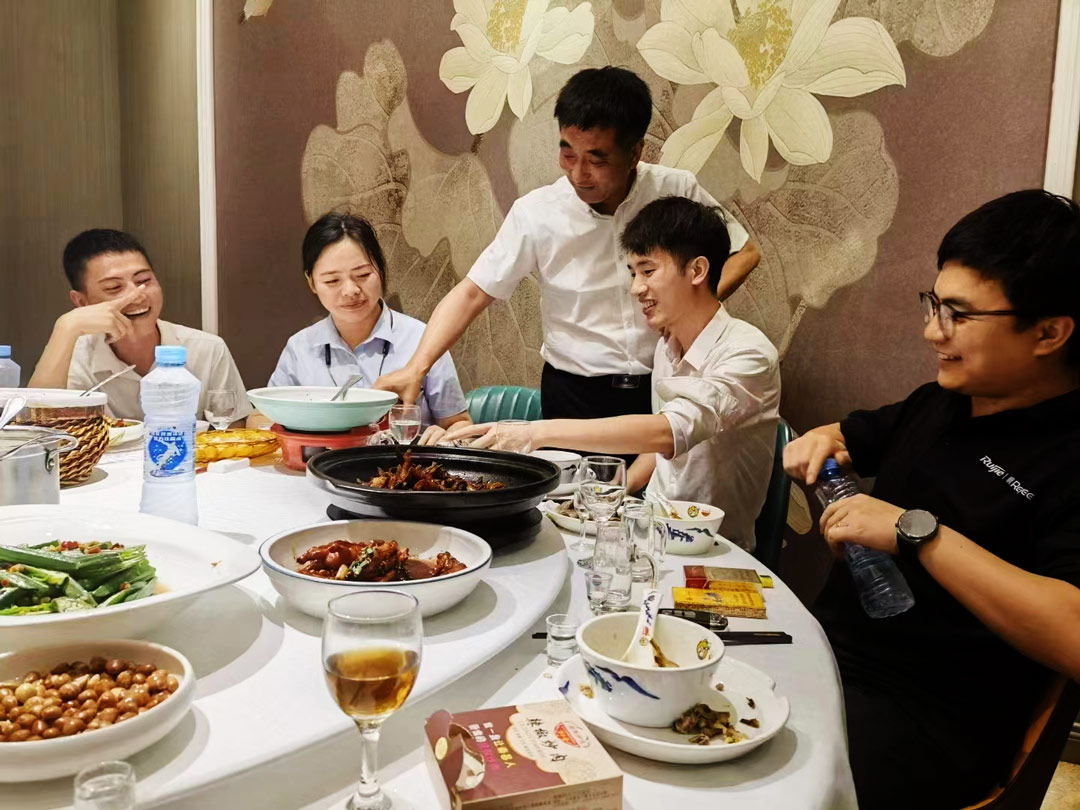 白酒夜飲，前程似錦